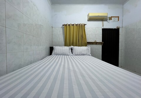 Hotel O Rafira Losmen NearYani Heahlerr