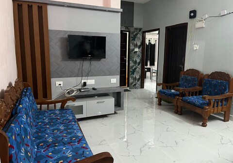 The Hood | Your Home 2KM From ITER College