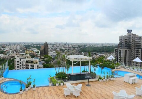 Royal Retreat Studios