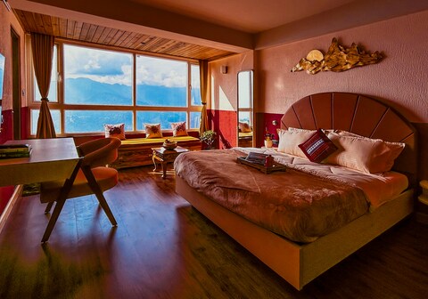 Himalayan Hues | Serene with Kanchenjunga Views