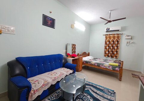 Elegant Private Room Homestay Near Airport