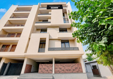 Super Townhouse Biodiversity Park Sector 52