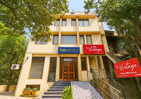 FabHotel Vintage Inn - Nehru Place Market
