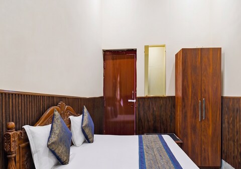 Hotel R N Inn Near Ram Ki Paidi Ayodhya