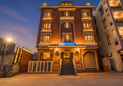 FabHotel Tipsyy Inn Suites