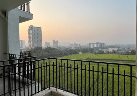 Cozy Private Room Winsten Park Noida West