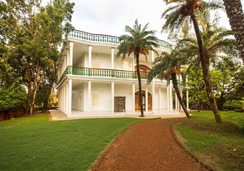 The Garden Bungalow | Rooms in a Villa