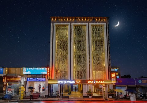 Hotel Oak Plaza Near Connaught Place & NDLS Station