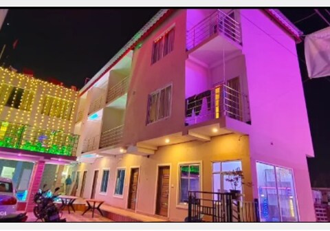 HOTEL GOLDEN HUT