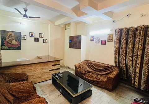 Hotel O SAARTH INN