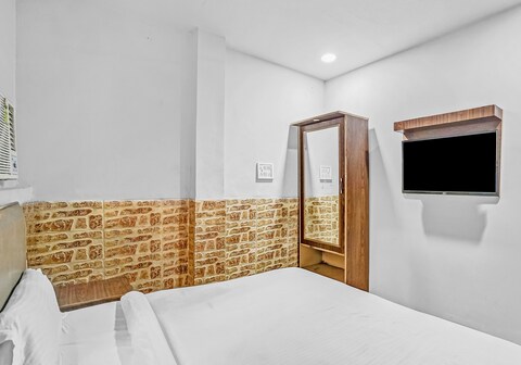 Hotel O M Stays Near Akshardham
