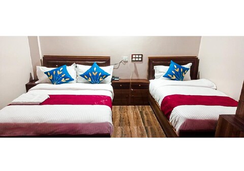 Hotel The Cave Garden & Restaurant By WB Inn