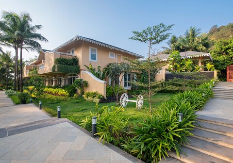 StayVista at Blossom @ Amara Villa