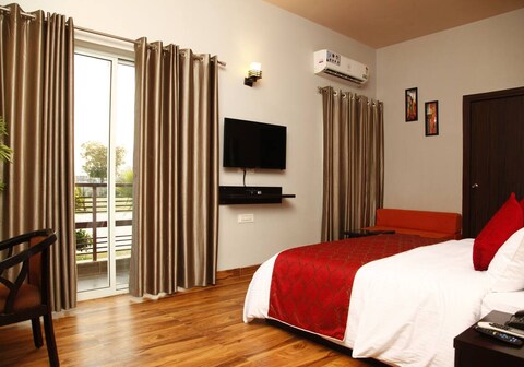 Vrindavan Serenity Hotel And Suite