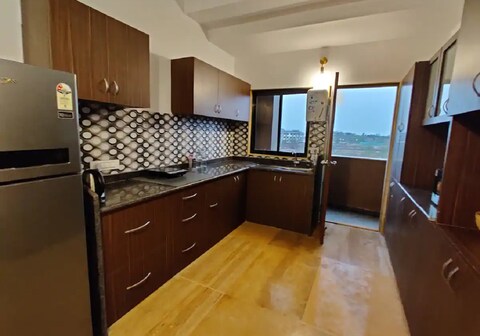 Chic 2BHK Sea View Apartment in Dona Paula (B 102)