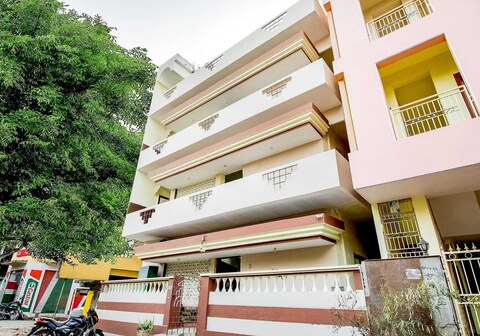 SPOT ON 69409 Hotel Sri New Sai Chandra