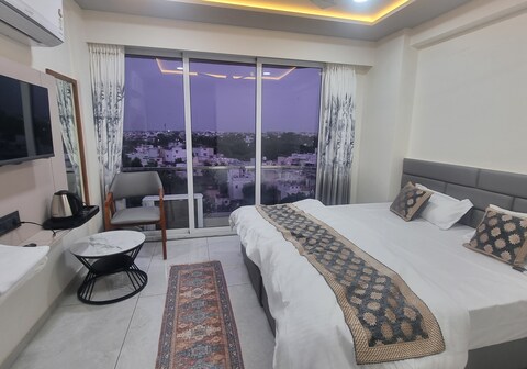 HOTEL 9 HILLS