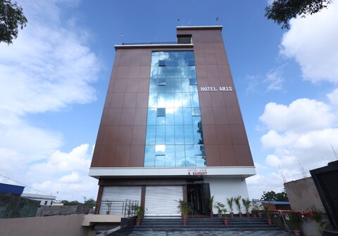 Hotel Aris and Banquet