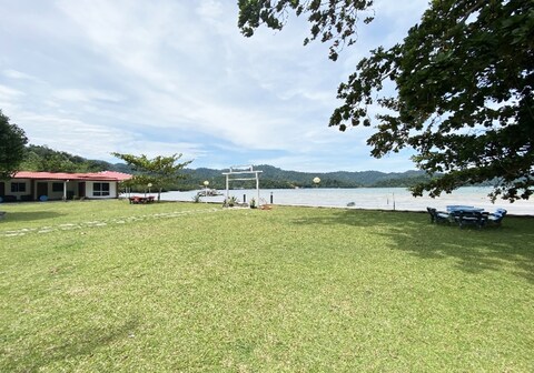 OYO 90317 Ambong Bay Resthouse