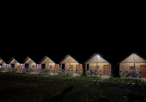 Hampi One love Guesthouse and cafe