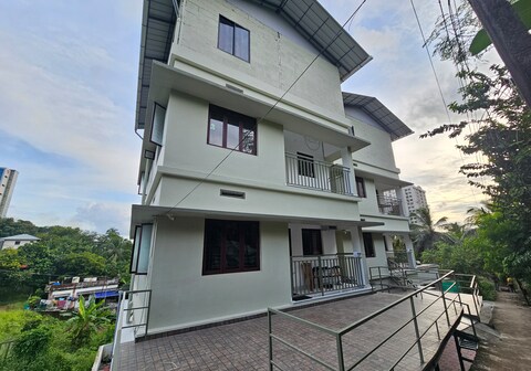 INFOSUITE PG - WOMENS HOSTEL