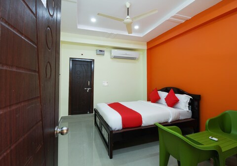 Hotel O S V Residency