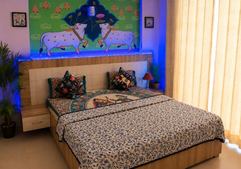Dream Stay Holiday(10min from Prem Mandir)