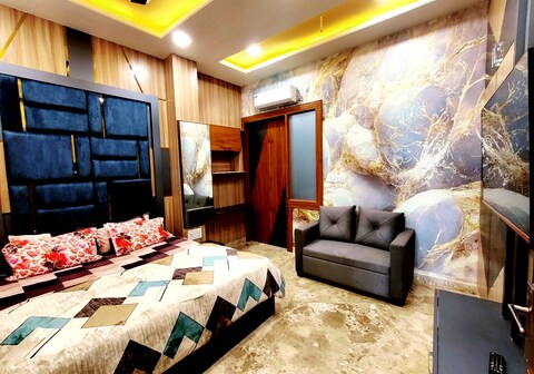 1BHK Premium Homestay in Vrindavan Fully Furnished with Living Room and Balcony