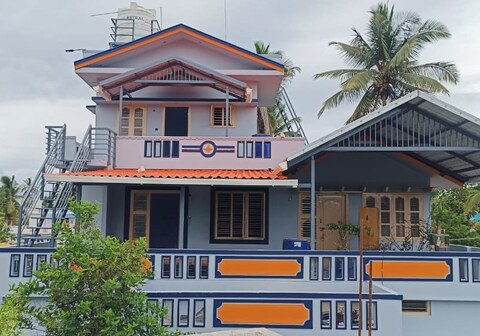 V Square Homestay.