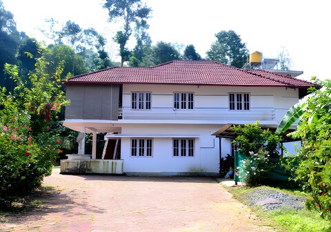 Amberleaf Estate 4BHK Homestay In Coorg by HomeyHuts