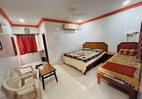 SRI GURU PADHA LODGE