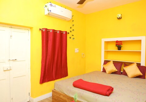 Le White Town Villa