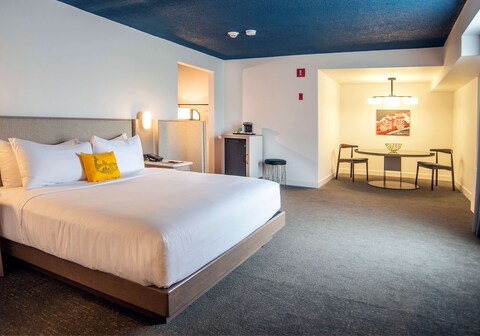 DoubleTree by Hilton St. John's Harbourview