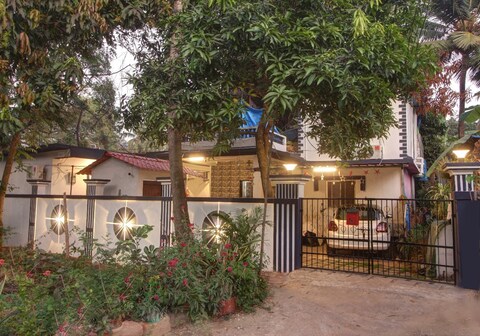 Shelly's Hideout Inn