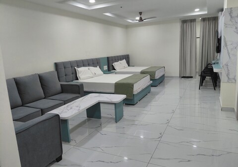 Hotel GNR Grand
