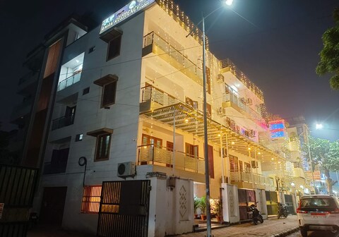 Hotel Aman Residency