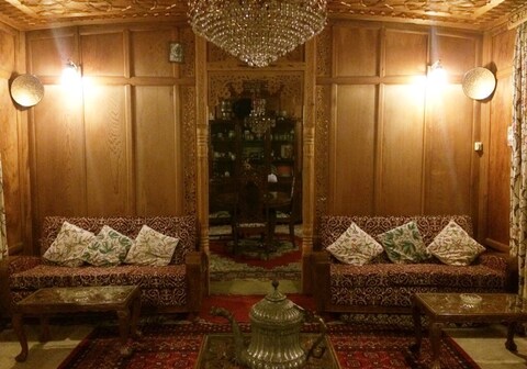 Houseboat Azad Palace