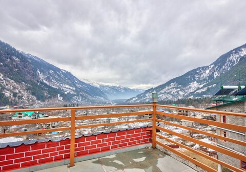 The Zima Resort (Centrally Heated and Mountain View)