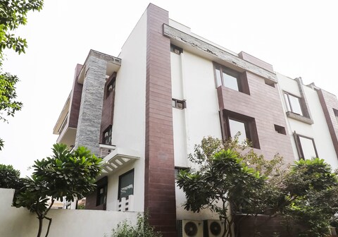 Hotel O R R Residency