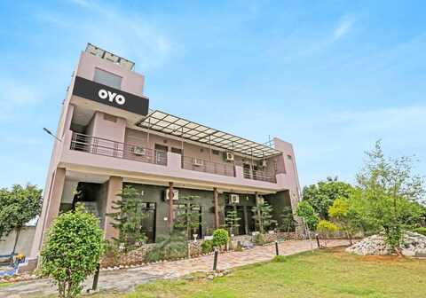 Hotel O Sehgal Farms