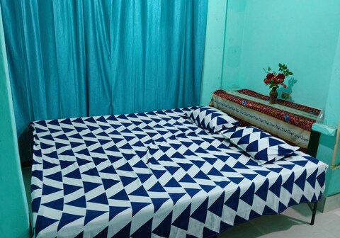 Ray House Affordable (Private Room With Sharing Bathroom)