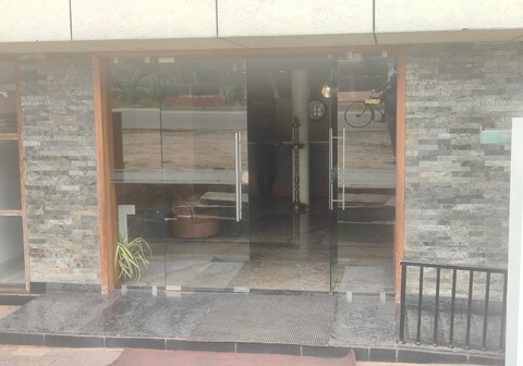KEERTHY PALACE RESTAURANT & MOOLAYIL BAR