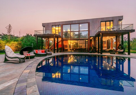 StayVista|Pranaam 6 BHK Pool Villa