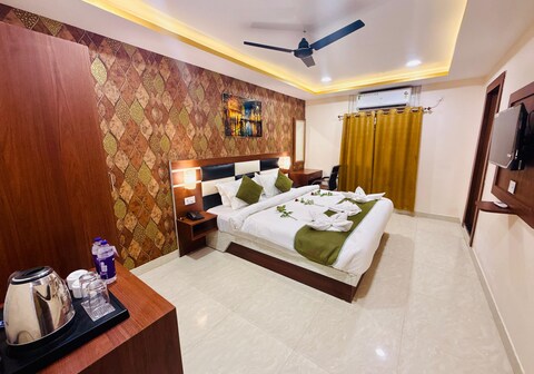 HOTEL GOLDEN CRYSTAL