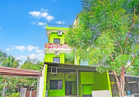 Hotel O New Shan-e-Punjab Veer Restaurant and lodging