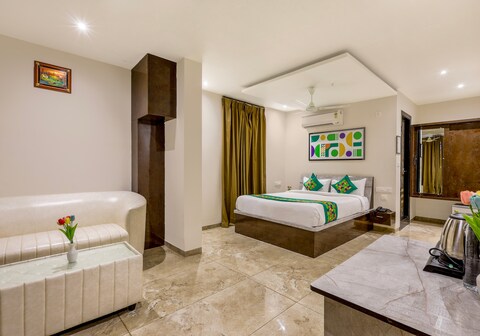 Treebo Iraa, 5 Minutes From Railway Station