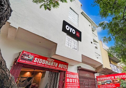 Hotel O Flagship Siddharth Hotel Yamuna Vihar C Block Stand