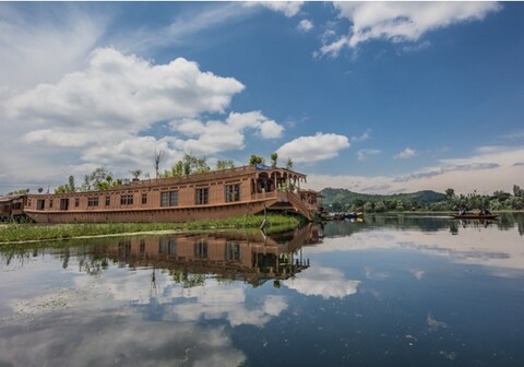 Floating Heaven Group Of House Boats