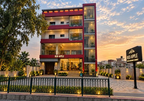 Red Apple Hotel