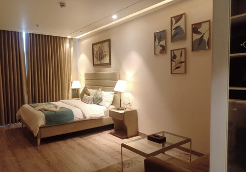 Urban Nest, Aipl joystreet